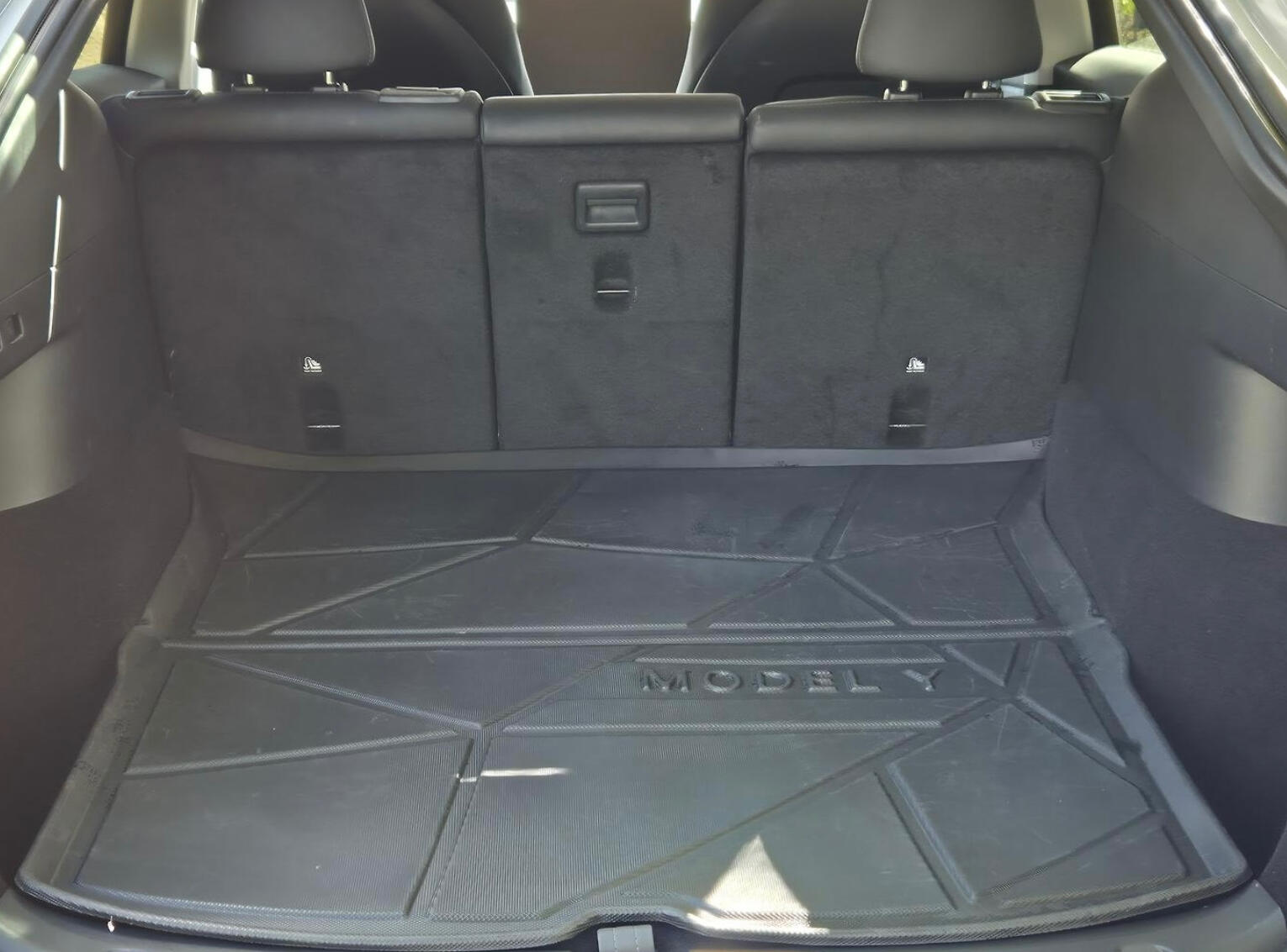 พื้นที่เก็บสัมภาระขนาดใหญ่ (ท้ายรถ Tesla Model Y)
