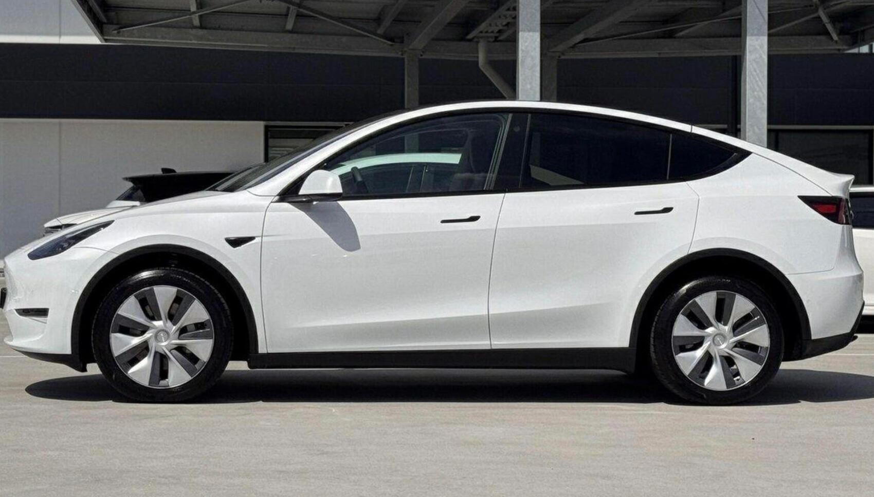 รถ Tesla Model Y (ไฟฟ้า 100%)